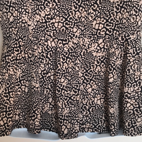 Dana Buchman women button down Ruffle button top. - Picture 7 of 10